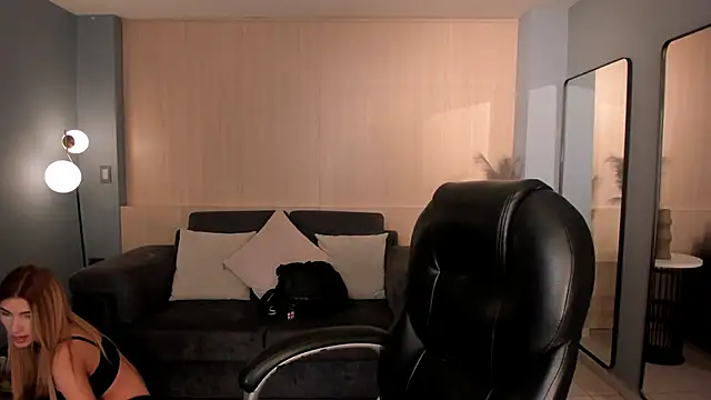 LexieWayne online show from December 19, 7:38 pm