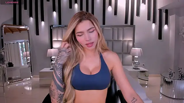 Snapshot of LexieWayne chatting on June 30, 6:19 pm LexieWayne online show from June 30, 6:19 pm