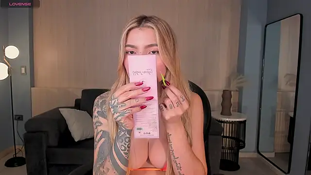 LexieWayne online show from April 15, 8:20 pm