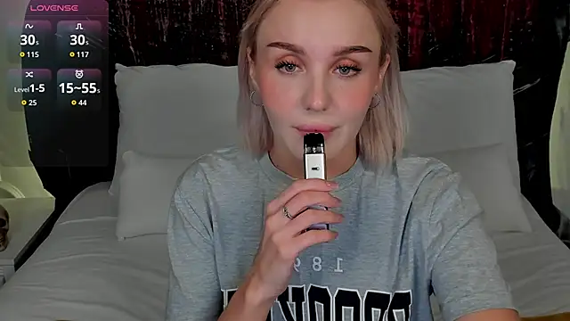 Snapshot of LianaFord chatting on October 17, 10:33 pm LianaFord online show from October 17, 10:33 pm