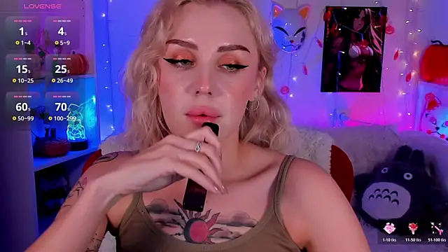 Snapshot of LianaFord chatting on October 21, 7:35 pm LianaFord online show from October 21, 7:35 pm