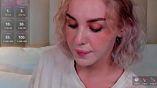 Snapshot of LianaFord chatting on October 12, 11:06 pm LianaFord online show from October 12, 11:06 pm