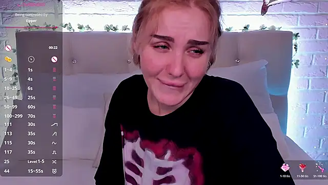 Snapshot of LianaFord chatting on November 3, 9:18 pm LianaFord online show from November 3, 9:18 pm