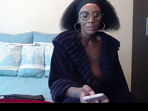 yummycherryxx online show from November 6, 7:23 am