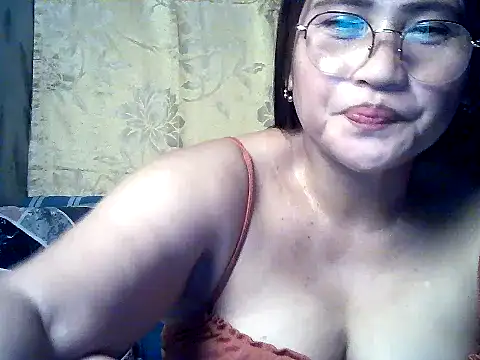 Snapshot of Amazing_Angel22 chatting on November 7, 5:39 pm Amazing Angel22 online show from November 7, 5:39 pm