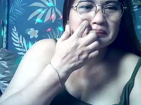 Snapshot of Amazing_Angel22 chatting on May 11, 11:35 pm Amazing Angel22 online show from May 11, 11:35 pm