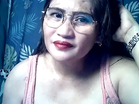 Snapshot of Amazing_Angel22 chatting on December 3, 5:23 pm Amazing Angel22 online show from December 3, 5:23 pm