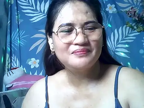 Snapshot of Amazing_Angel22 chatting on May 10, 11:50 pm Amazing Angel22 online show from May 10, 11:50 pm