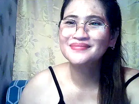 Snapshot of Amazing_Angel22 chatting on October 28, 3:40 am Amazing Angel22 online show from October 28, 3:40 am