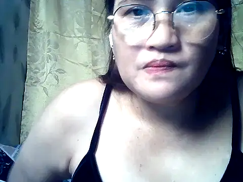 Snapshot of Amazing_Angel22 chatting on October 27, 3:35 pm Amazing Angel22 online show from October 27, 3:35 pm