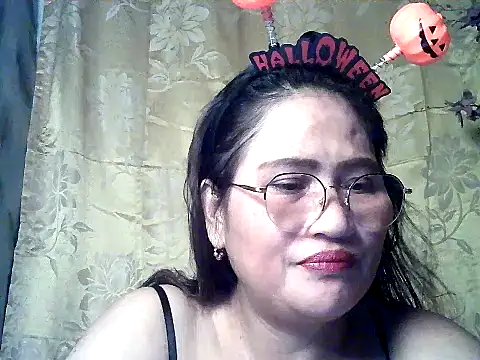 Snapshot of Amazing_Angel22 chatting on October 31, 1:52 pm Amazing Angel22 online show from October 31, 1:52 pm