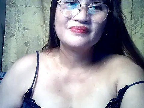 Snapshot of Amazing_Angel22 chatting on November 17, 6:12 pm Amazing Angel22 online show from November 17, 6:12 pm