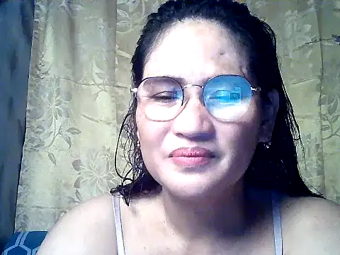 Snapshot of Amazing_Angel22 chatting on October 30, 10:24 am Amazing Angel22 online show from October 30, 10:24 am