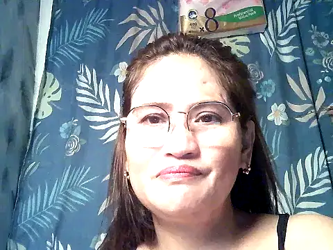 Snapshot of Amazing_Angel22 chatting on December 2, 6:42 pm Amazing Angel22 online show from December 2, 6:42 pm