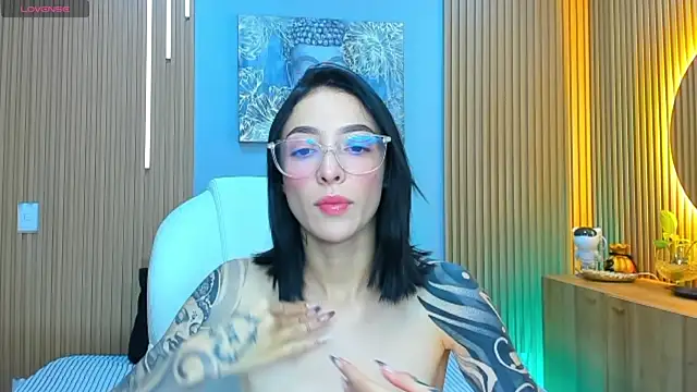 Snapshot of barbie_scoth_ chatting on May 28, 8:15 pm barbie scoth online show from May 28, 8:15 pm