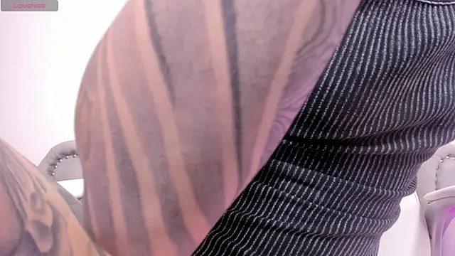 barbie scoth  online show from December 5, 9:34 pm