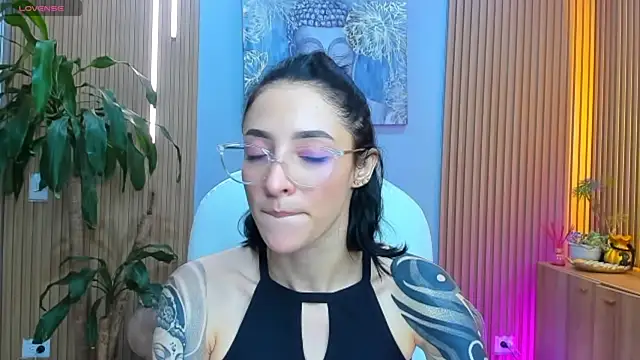 Snapshot of barbie_scoth_ chatting on May 7, 2:05 am barbie scoth online show from May 7, 2:05 am