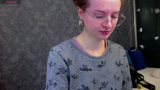 Snapshot of KateJonson chatting on October 18, 6:37 am KateJonson online show from October 18, 6:37 am