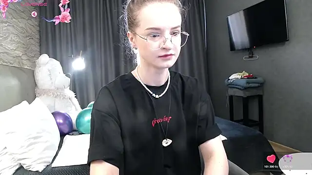Snapshot of KateJonson chatting on July 22, 6:59 am KateJonson online show from July 22, 6:59 am