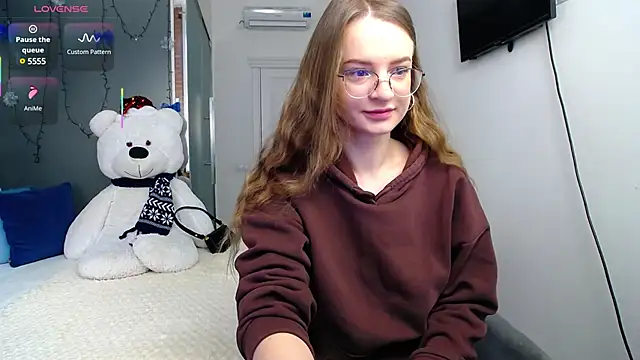 Snapshot of KateJonson chatting on February 12, 7:34 am KateJonson online show from February 12, 7:34 am