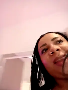 Snapshot of MelanyShayk chatting on March 8, 6:37 pm MelanyShayk online show from March 8, 6:37 pm