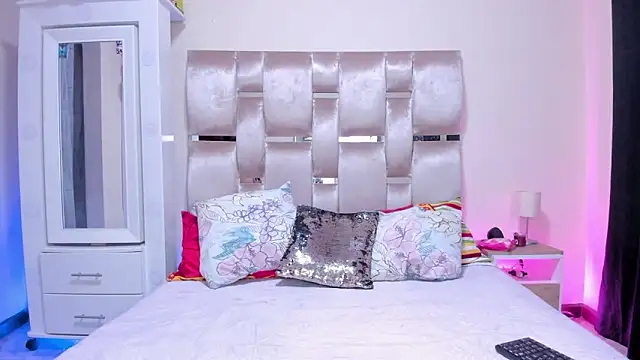 MelanyShayk online show from April 24, 3:19 am