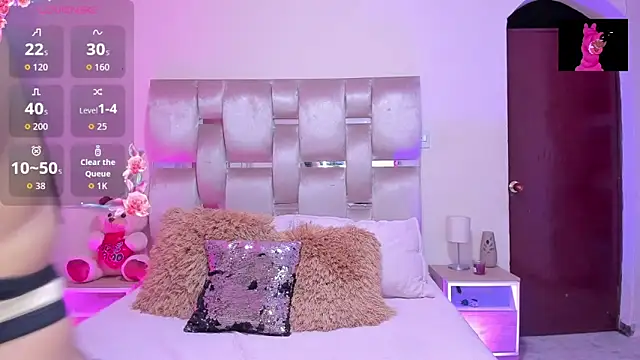 Snapshot of MelanyShayk chatting on October 19, 1:52 am MelanyShayk online show from October 19, 1:52 am