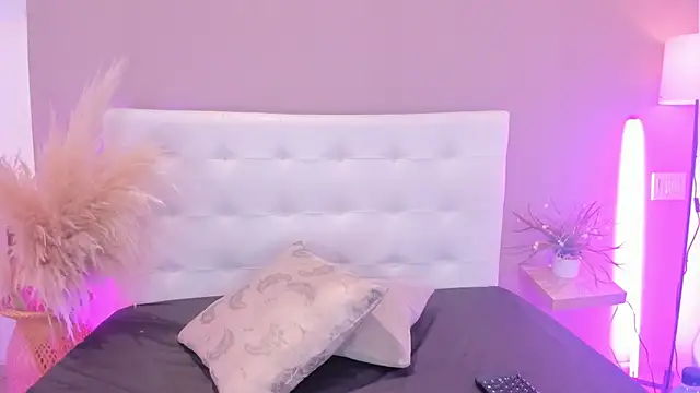 Snapshot of MelanyShayk chatting on March 12, 2:56 pm MelanyShayk online show from March 12, 2:56 pm