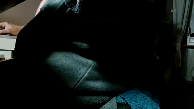 suedel65 online show from October 18, 2:46 am