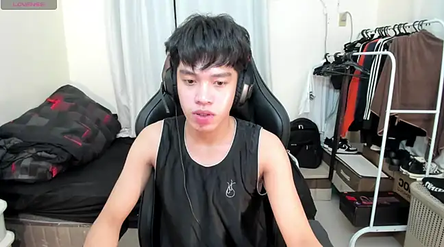 Snapshot of Lightjt04 chatting on March 14, 2:20 am Lightjt04 online show from March 14, 2:20 am