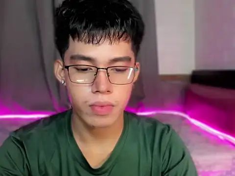 Snapshot of Lightjt04 chatting on September 18, 7:06 pm Lightjt04 online show from September 18, 7:06 pm