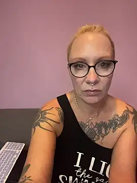 Snapshot of Jan_ina chatting on October 10, 5:14 pm Jan ina online show from October 10, 5:14 pm