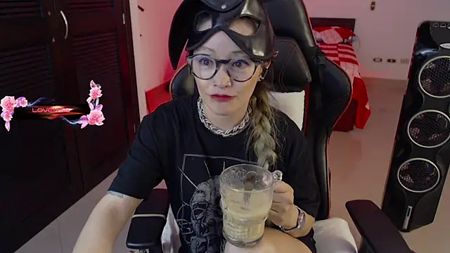 pink-2022 online show from February 9, 6:50 pm