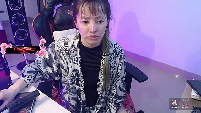 pink-2022 online show from June 8, 7:36 pm