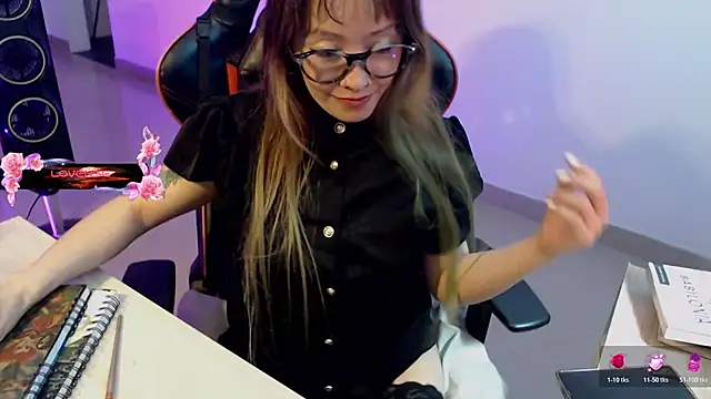 pink-2022 online show from May 29, 7:42 pm