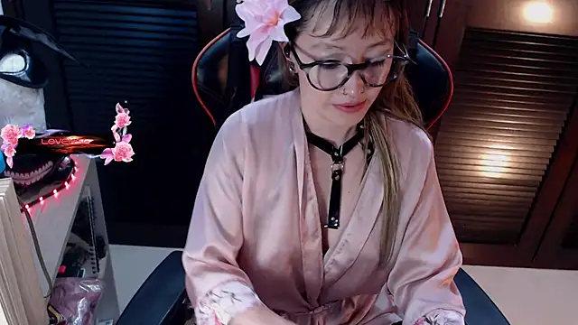 pink-2022 online show from May 9, 12:19 pm