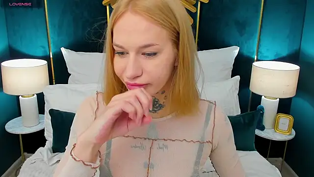 Snapshot of SarahLust chatting on May 8, 12:20 pm SarahLust online show from May 8, 12:20 pm