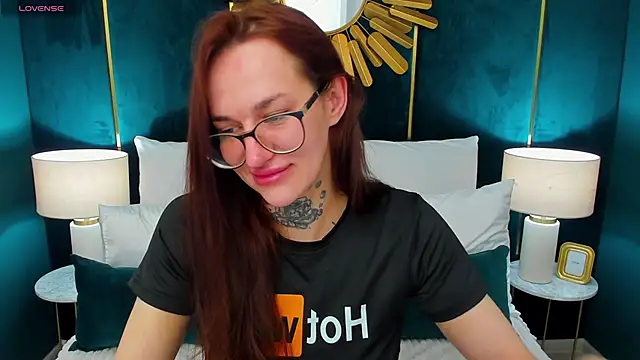 SarahLust online show from March 26, 6:22 am