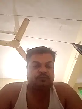 Snapshot of Desi_Londa_143 chatting on March 6, 1:37 am Desi Londa 143 online show from March 6, 1:37 am