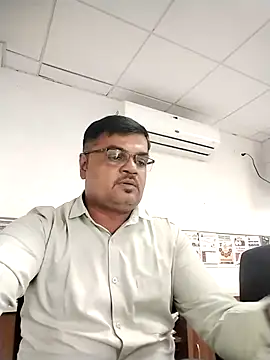 Snapshot of Desi_Londa_143 chatting on September 18, 8:50 am Desi Londa 143 online show from September 18, 8:50 am
