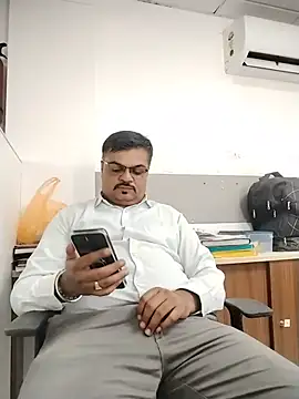 Snapshot of Desi_Londa_143 chatting on June 9, 6:36 am Desi Londa 143 online show from June 9, 6:36 am