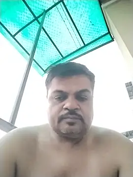 Snapshot of Desi_Londa_143 chatting on June 14, 12:18 am Desi Londa 143 online show from June 14, 12:18 am