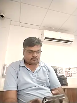 Snapshot of Desi_Londa_143 chatting on October 11, 5:41 am Desi Londa 143 online show from October 11, 5:41 am