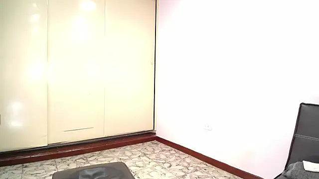 S Mia online show from April 4, 7:48 am