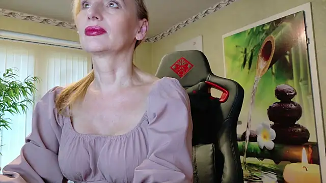 Snapshot of HotLana69 chatting on October 5, 3:47 pm HotLana69 online show from October 5, 3:47 pm