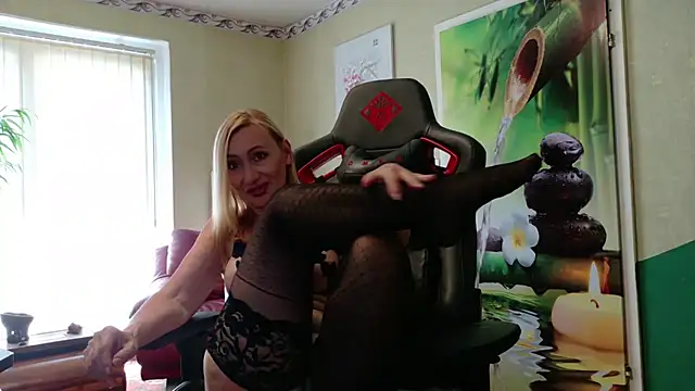 Snapshot of HotLana69 chatting on September 20, 11:04 am HotLana69 online show from September 20, 11:04 am