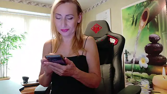 Snapshot of HotLana69 chatting on September 30, 8:31 am HotLana69 online show from September 30, 8:31 am