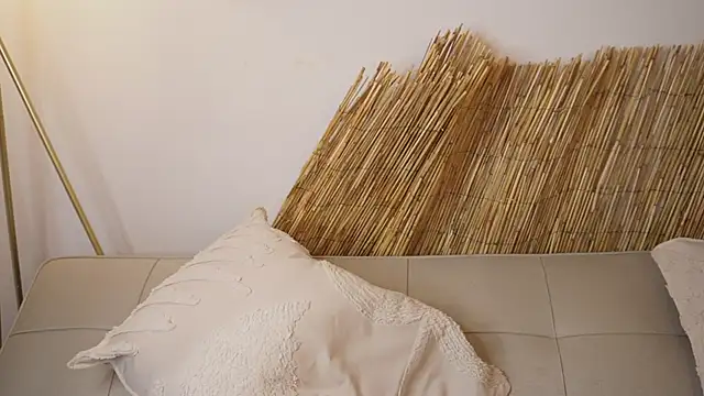 bunnycuteshy online show from April 15, 12:53 pm