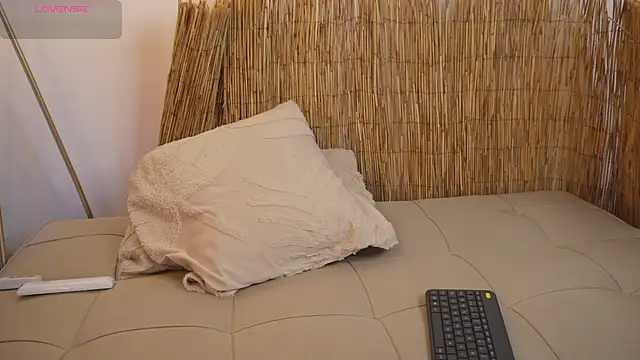 bunnycuteshy online show from June 1, 12:38 pm