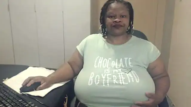 Snapshot of sweetnoziexx chatting on October 12, 4:25 am sweetnoziexx online show from October 12, 4:25 am